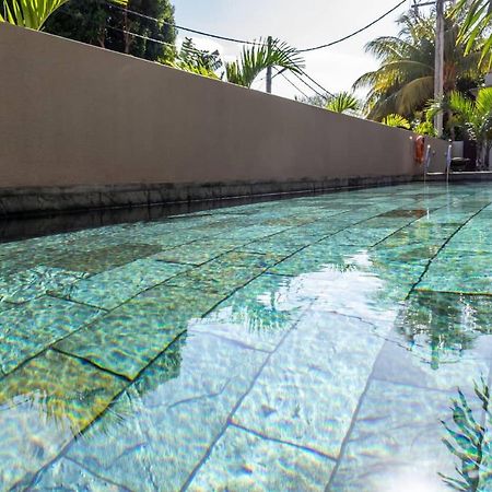 2 Bedroom Flat 15 Mins Walk From Flic En Flac Beach Extérieur photo