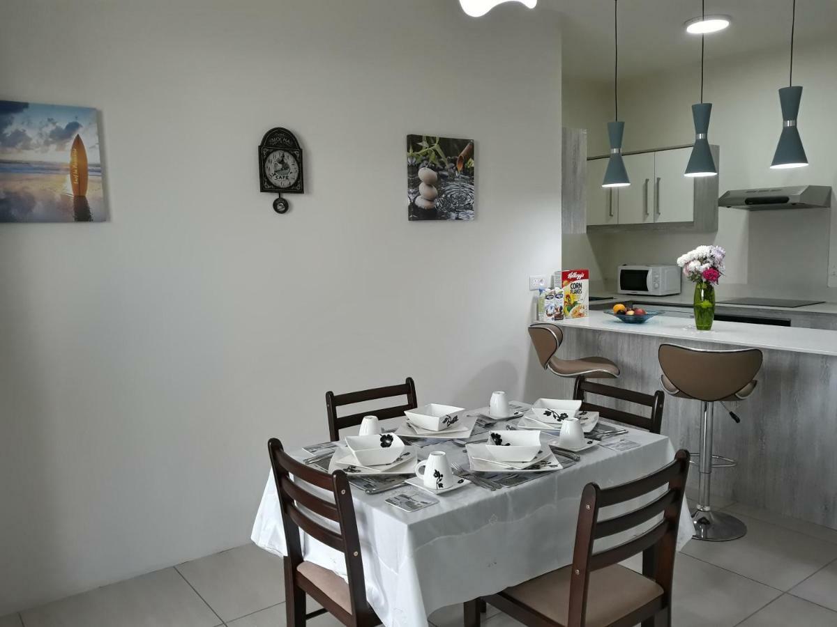 2 Bedroom Flat 15 Mins Walk From Flic En Flac Beach Extérieur photo