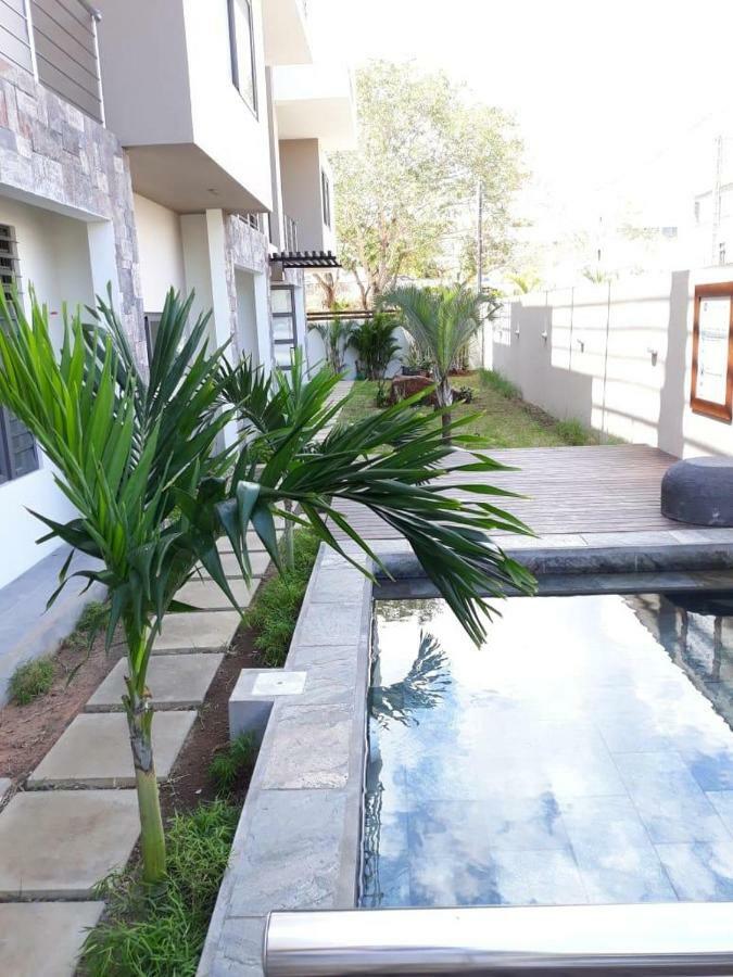 2 Bedroom Flat 15 Mins Walk From Flic En Flac Beach Extérieur photo