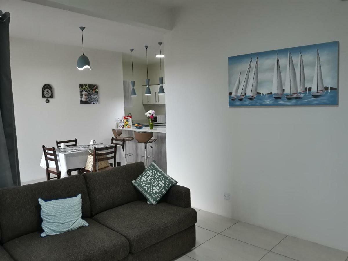 2 Bedroom Flat 15 Mins Walk From Flic En Flac Beach Extérieur photo